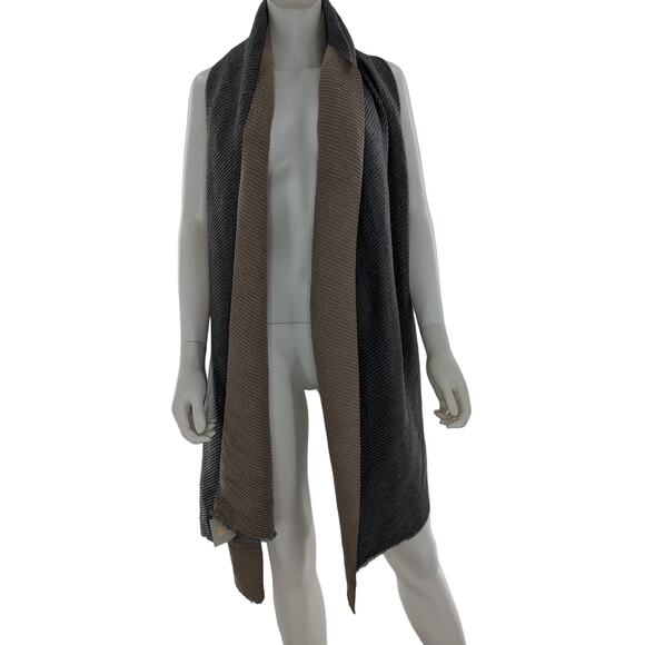 14th & Union Women’s Reversible Scarf - Picture 4 of 9